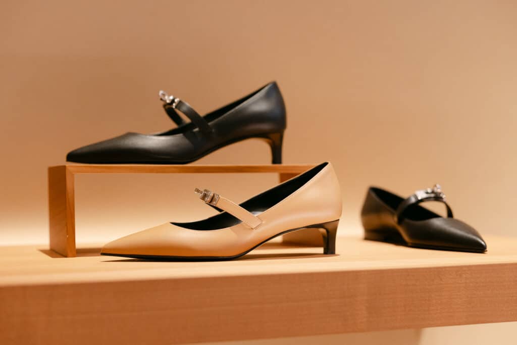 Editorial luxury footwear photography for Hermès, featuring a minimal composition in a design-focused retail space in Barcelona. Photo by Santa Cruz Juanjo Vega, photographer of exclusive design and fashion events in Barcelona.